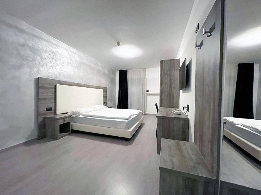 Hotel De Nac Torbole Sul Garda Ngoại thất bức ảnh