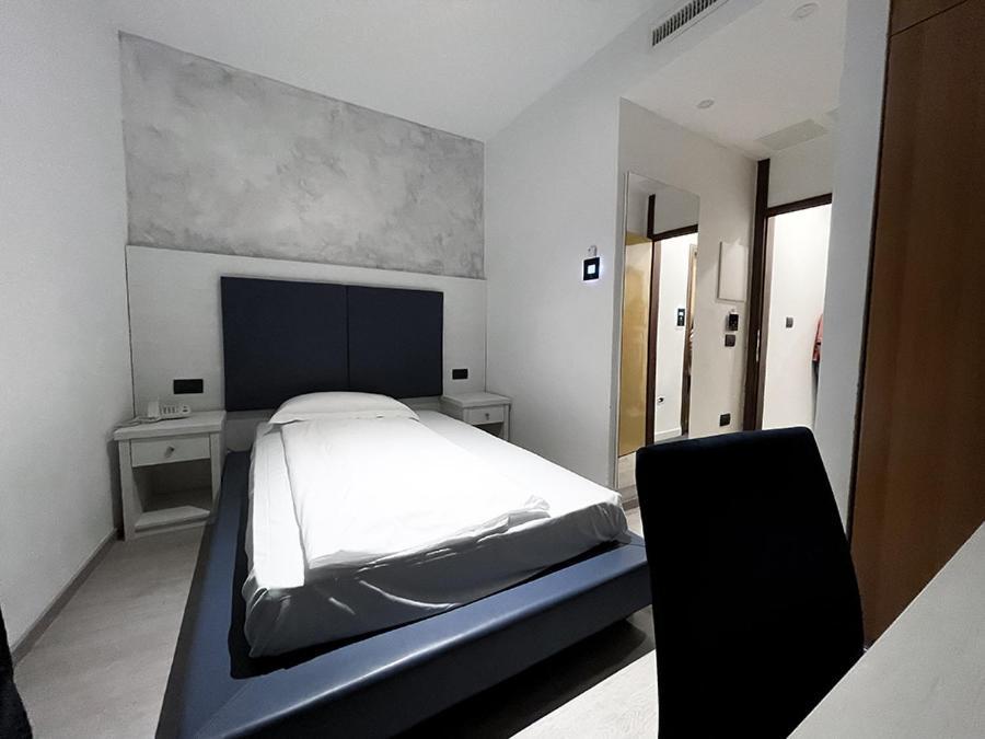 Hotel De Nac Torbole Sul Garda Ngoại thất bức ảnh
