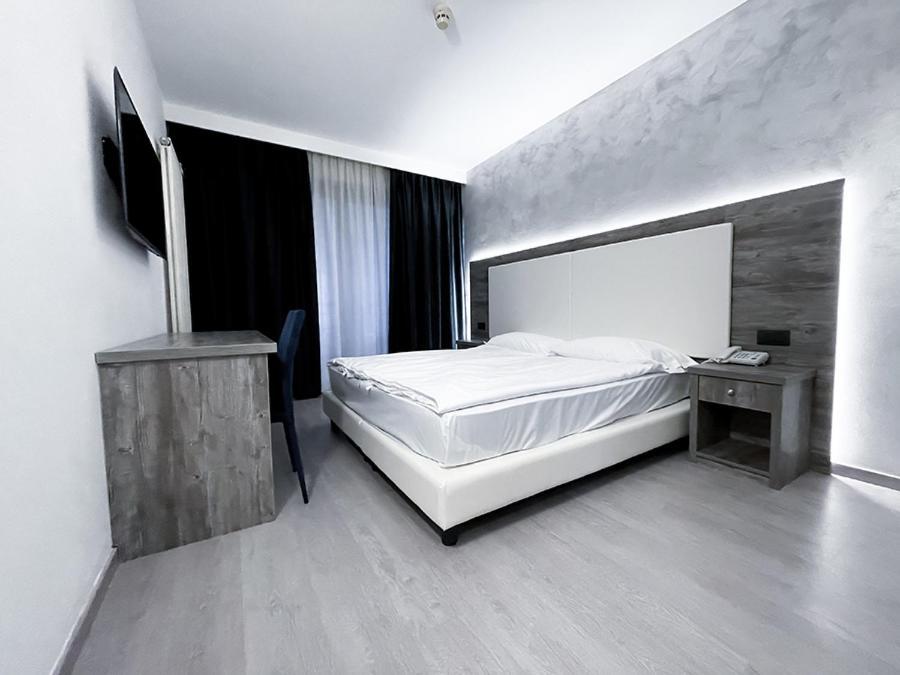Hotel De Nac Torbole Sul Garda Ngoại thất bức ảnh