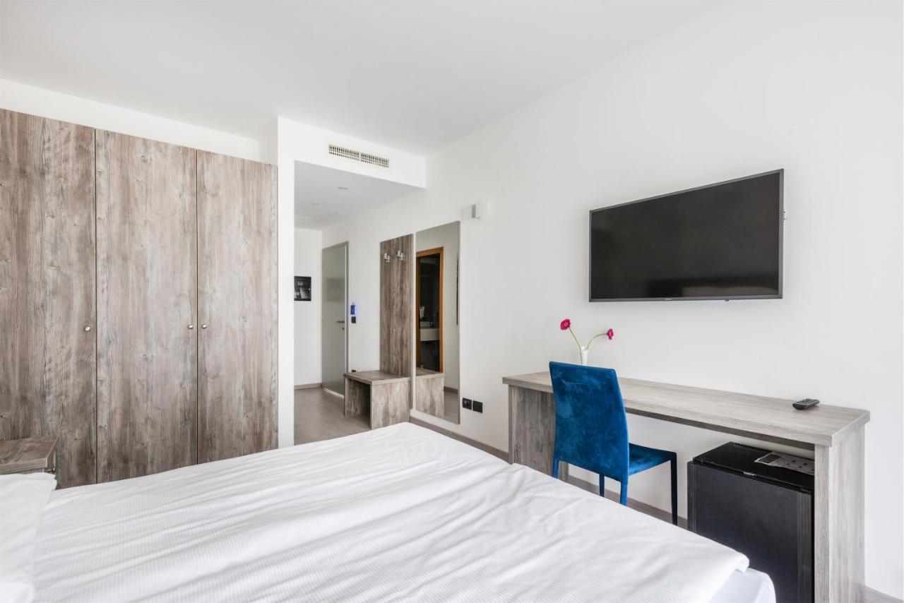 Hotel De Nac Torbole Sul Garda Ngoại thất bức ảnh