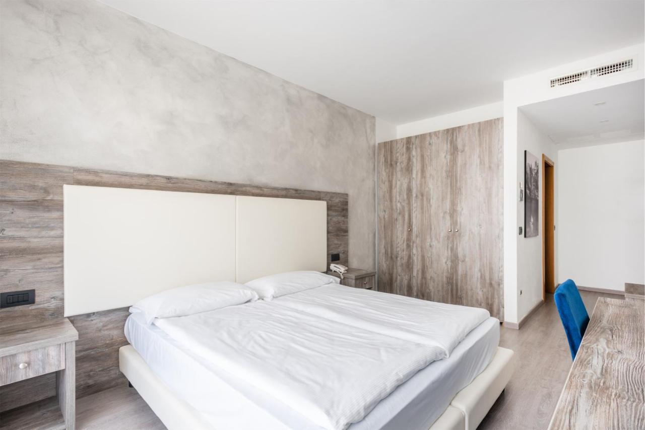 Hotel De Nac Torbole Sul Garda Ngoại thất bức ảnh