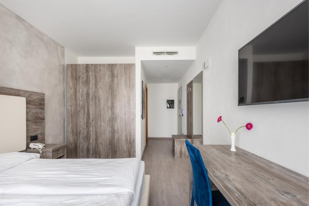 Hotel De Nac Torbole Sul Garda Ngoại thất bức ảnh
