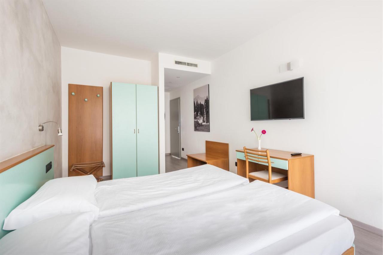 Hotel De Nac Torbole Sul Garda Ngoại thất bức ảnh