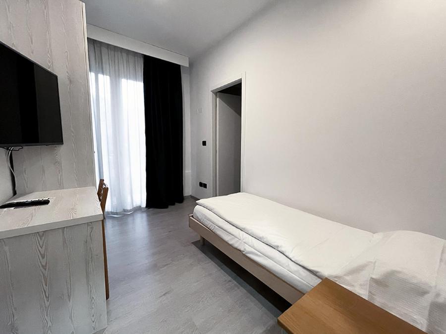 Hotel De Nac Torbole Sul Garda Ngoại thất bức ảnh