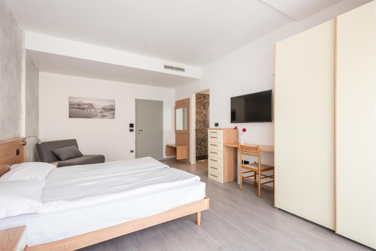 Hotel De Nac Torbole Sul Garda Ngoại thất bức ảnh