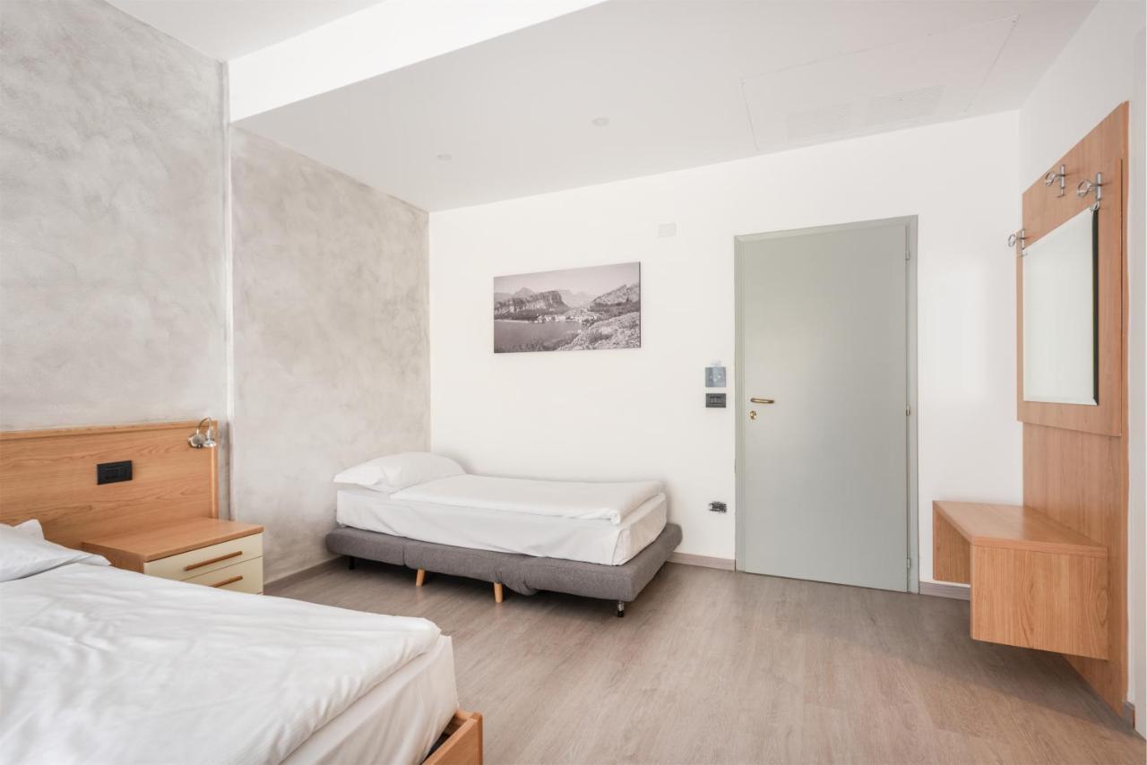 Hotel De Nac Torbole Sul Garda Ngoại thất bức ảnh