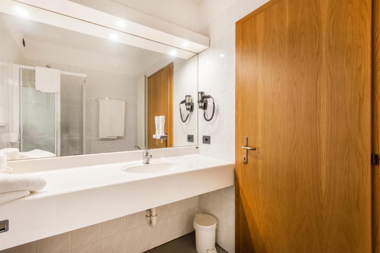Hotel De Nac Torbole Sul Garda Ngoại thất bức ảnh