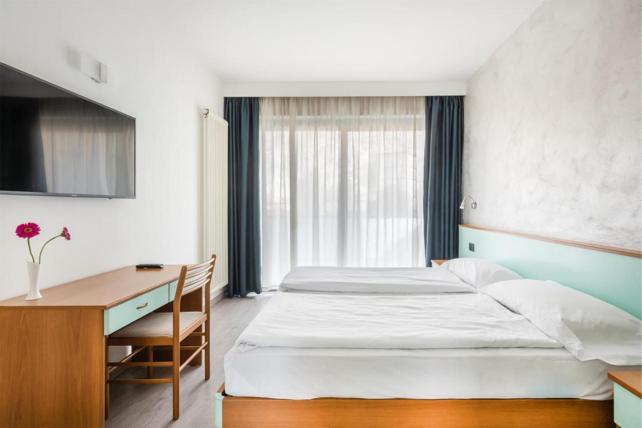 Hotel De Nac Torbole Sul Garda Ngoại thất bức ảnh