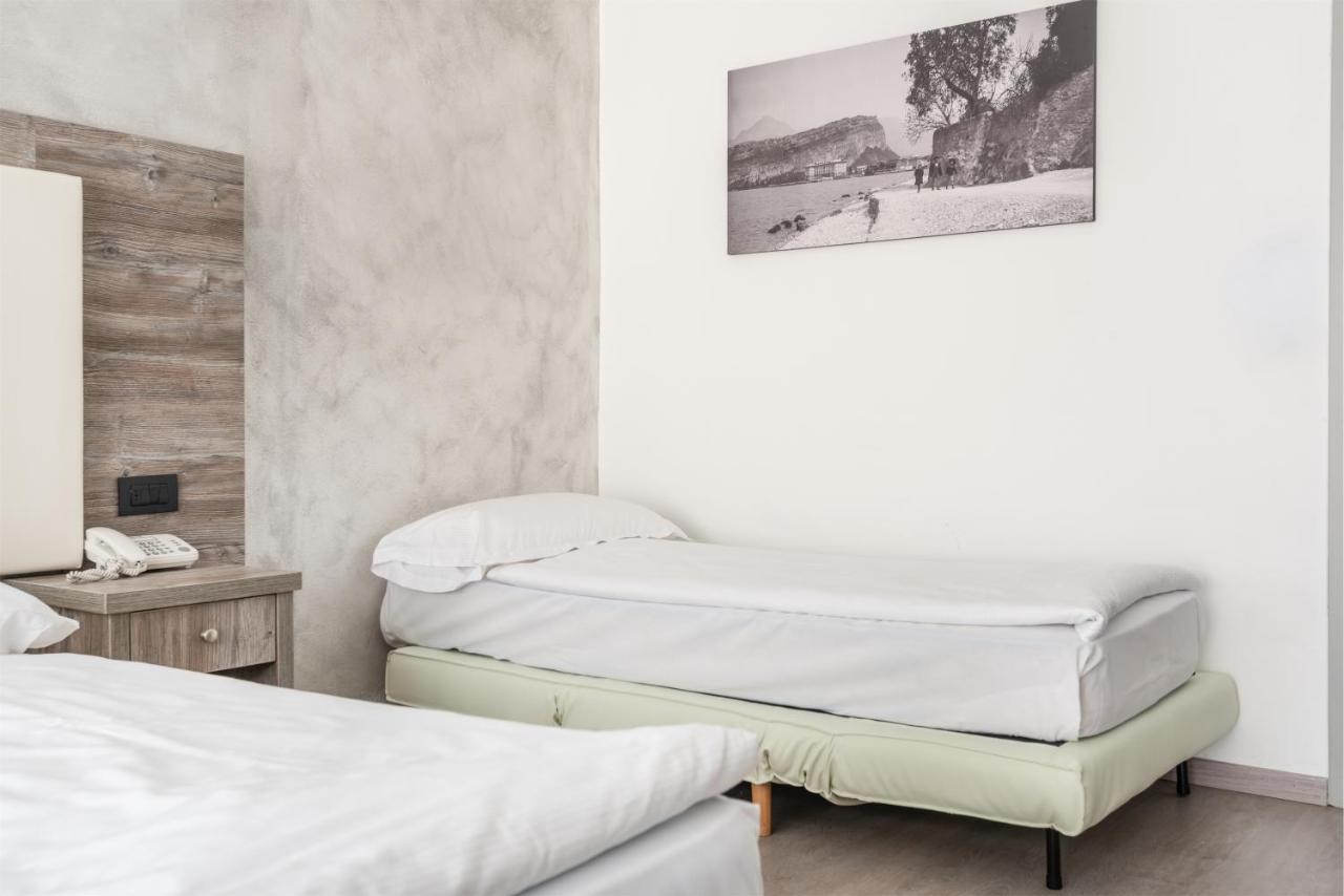 Hotel De Nac Torbole Sul Garda Ngoại thất bức ảnh