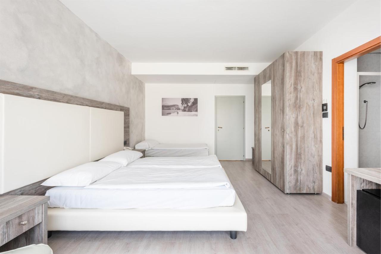 Hotel De Nac Torbole Sul Garda Ngoại thất bức ảnh