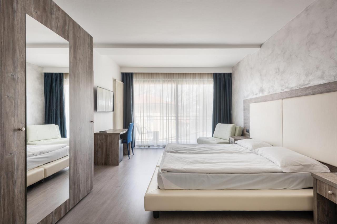 Hotel De Nac Torbole Sul Garda Ngoại thất bức ảnh