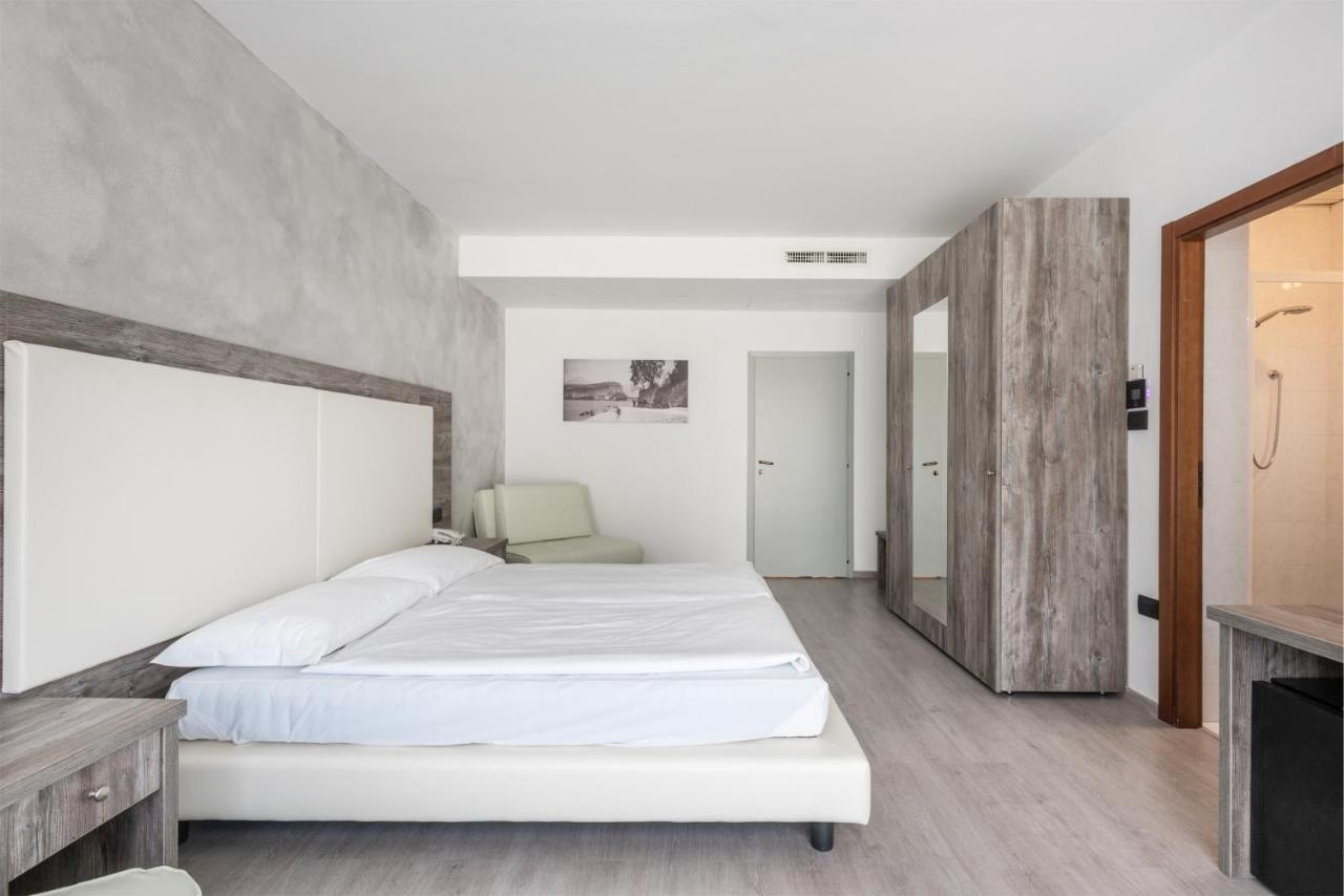 Hotel De Nac Torbole Sul Garda Ngoại thất bức ảnh