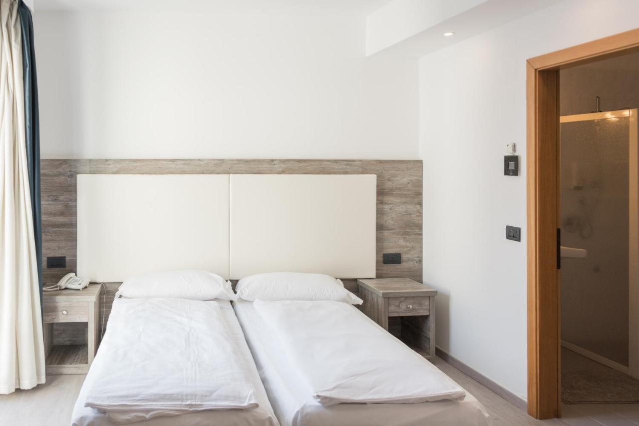 Hotel De Nac Torbole Sul Garda Ngoại thất bức ảnh