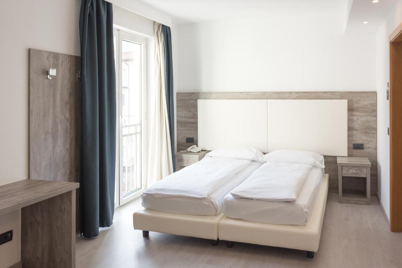Hotel De Nac Torbole Sul Garda Ngoại thất bức ảnh
