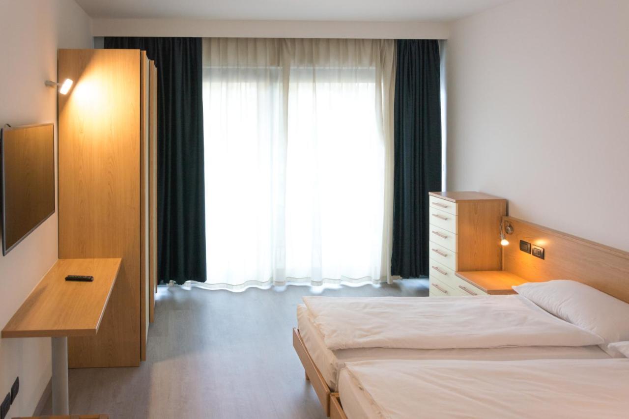 Hotel De Nac Torbole Sul Garda Ngoại thất bức ảnh