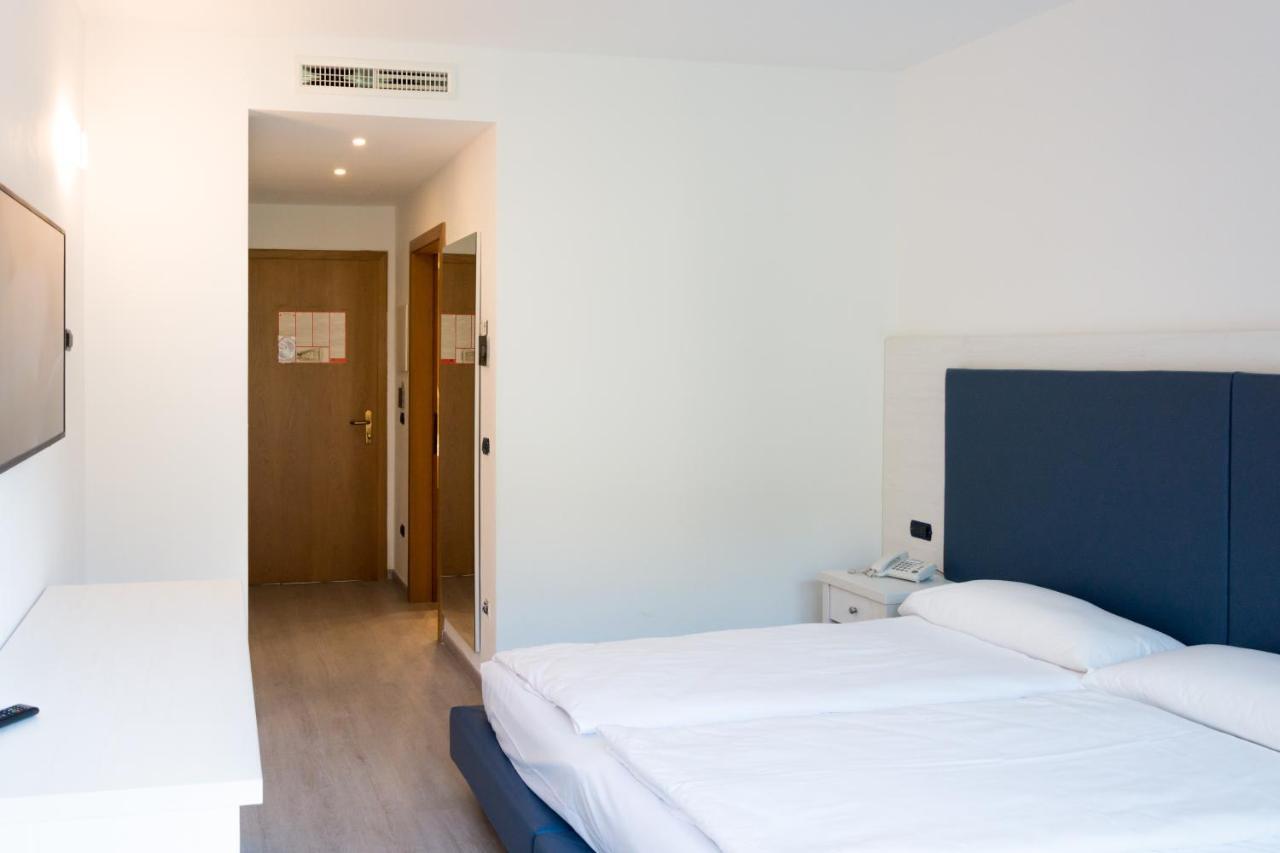 Hotel De Nac Torbole Sul Garda Ngoại thất bức ảnh